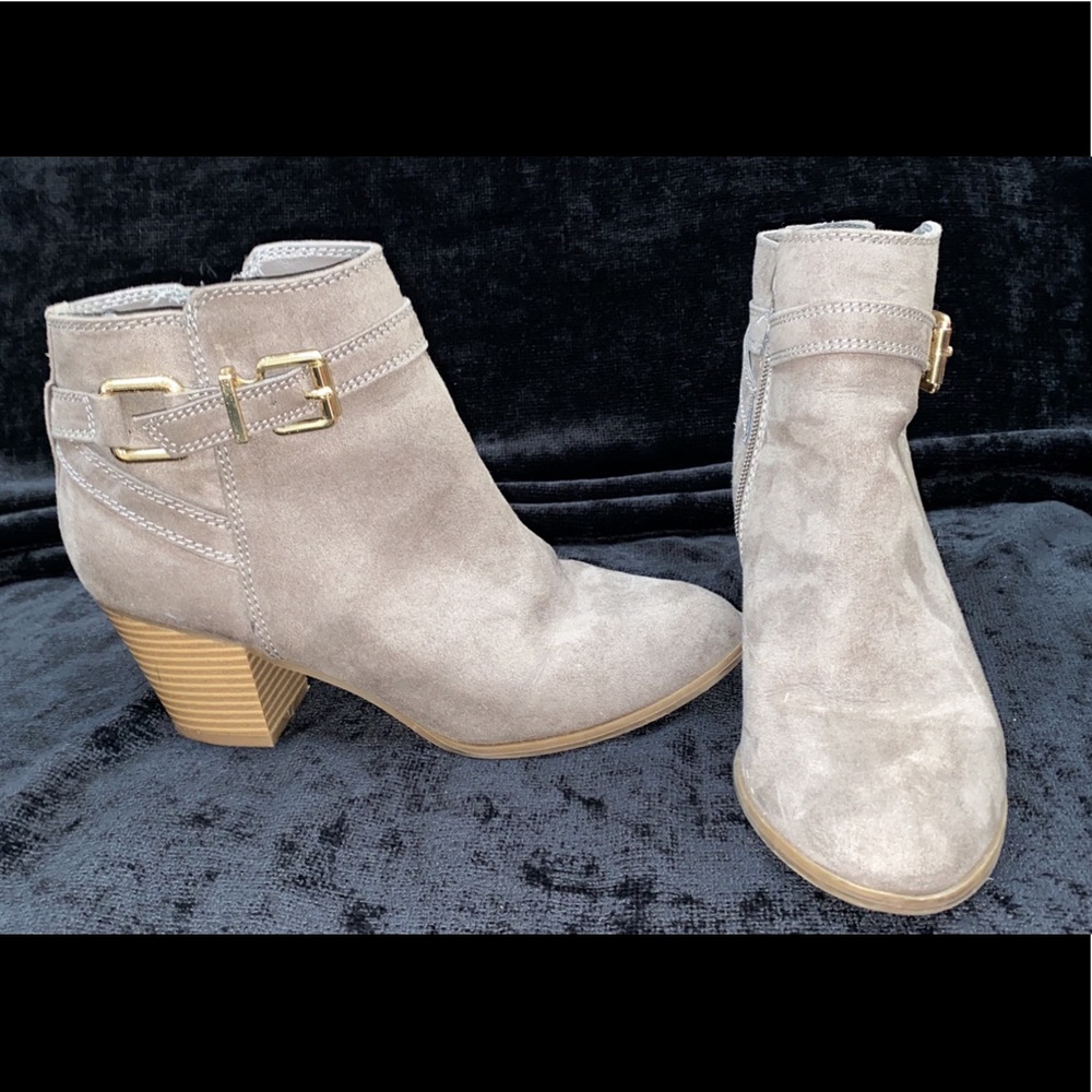 Size 7 Express taupe booties